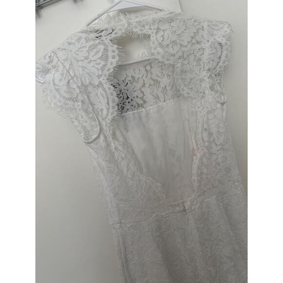 Rachel Zoe Lace fitted lined short sleeve gown with open back - Picture 4 of 4